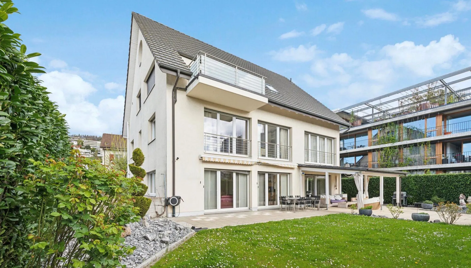 Doppelhaus, 6.5 Zimmer und 5.5 Zimmer unter einem Dach