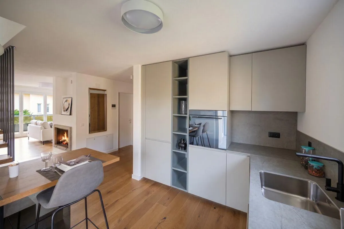 ASCONA - Elegante Maisonette mit Cheminée & sonnigen Terrassen - nu...