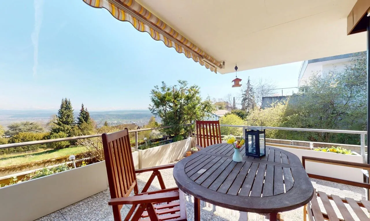 Superbe appartement en terrasse avec magnifique vue à Evilard