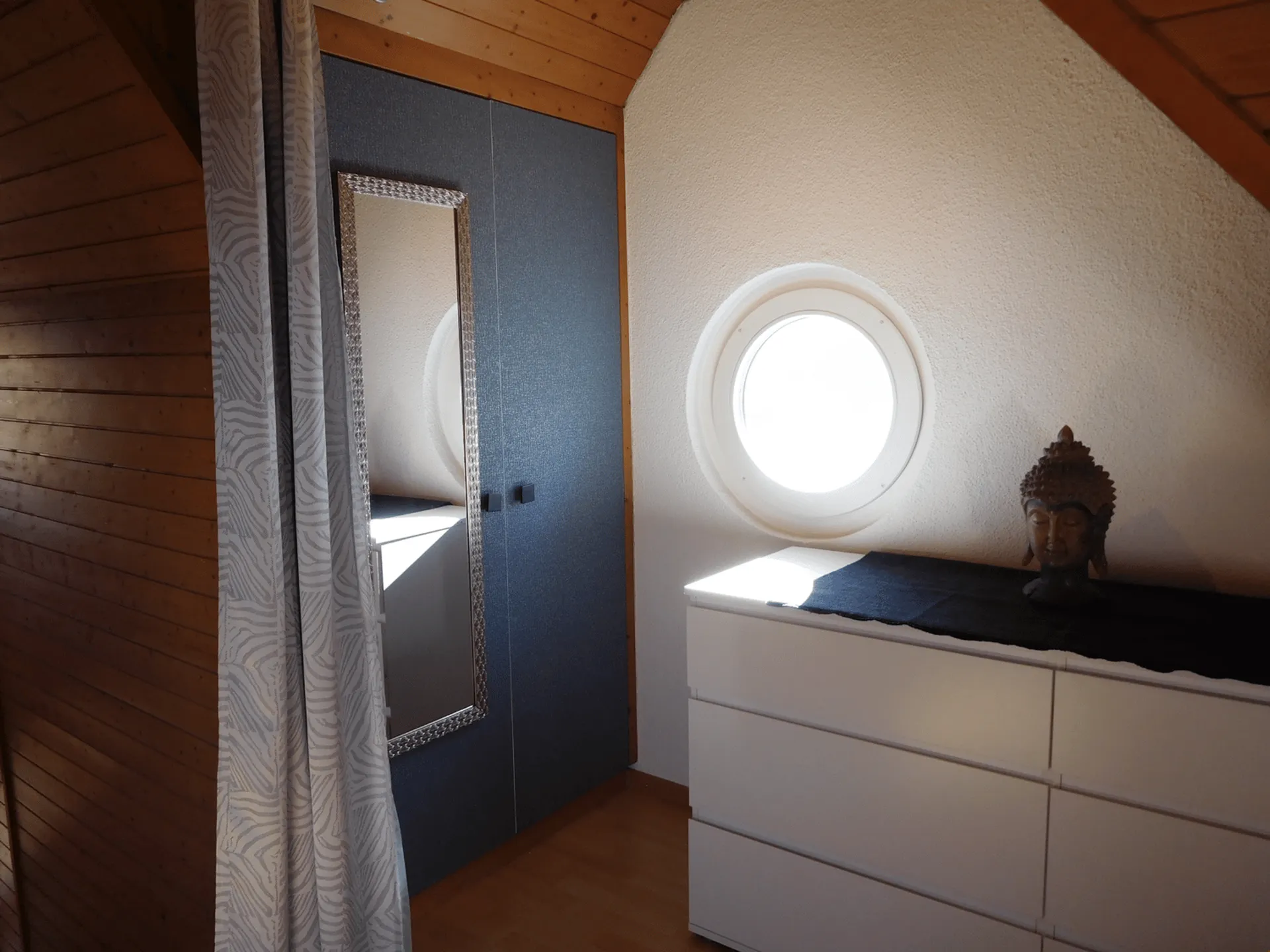 Per 1.7. - Kleine, gemütliche 1.5 Zimmer Dachwohnung