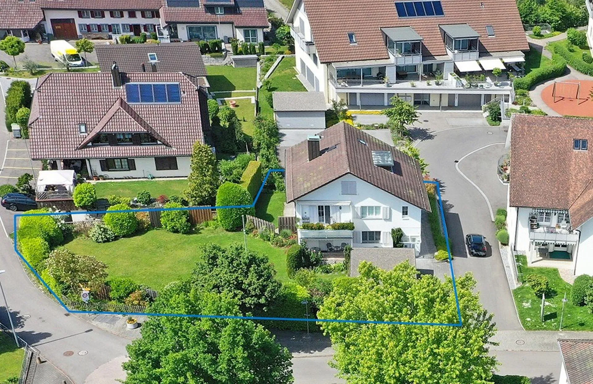 Freistehendes Einfamilienhaus mit Garten und separater Wohneinheit - 3.5-Zimmer und 5.5-Zimmer