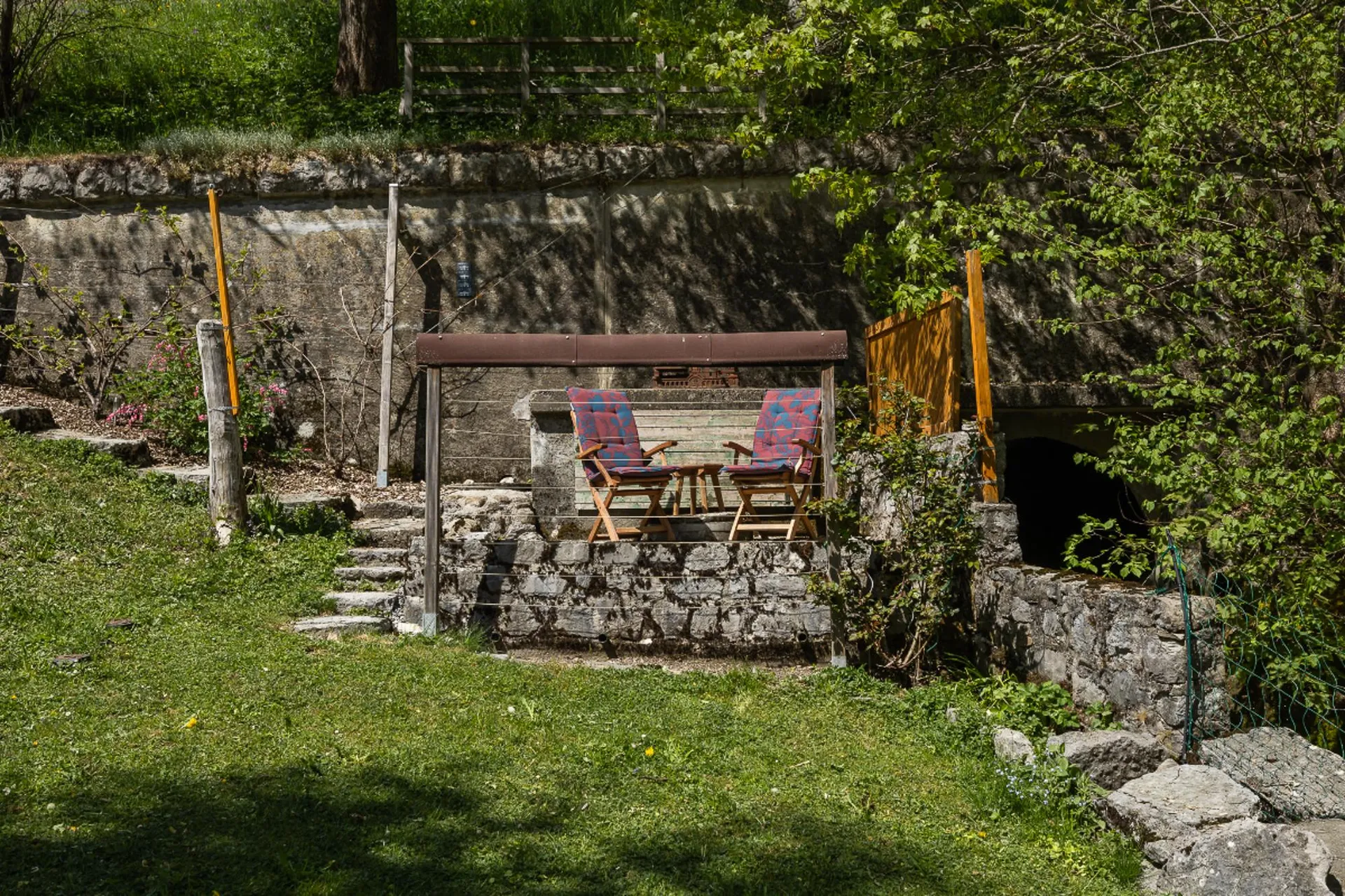 Propriété bifamiliale dans un environnement naturel privilégié