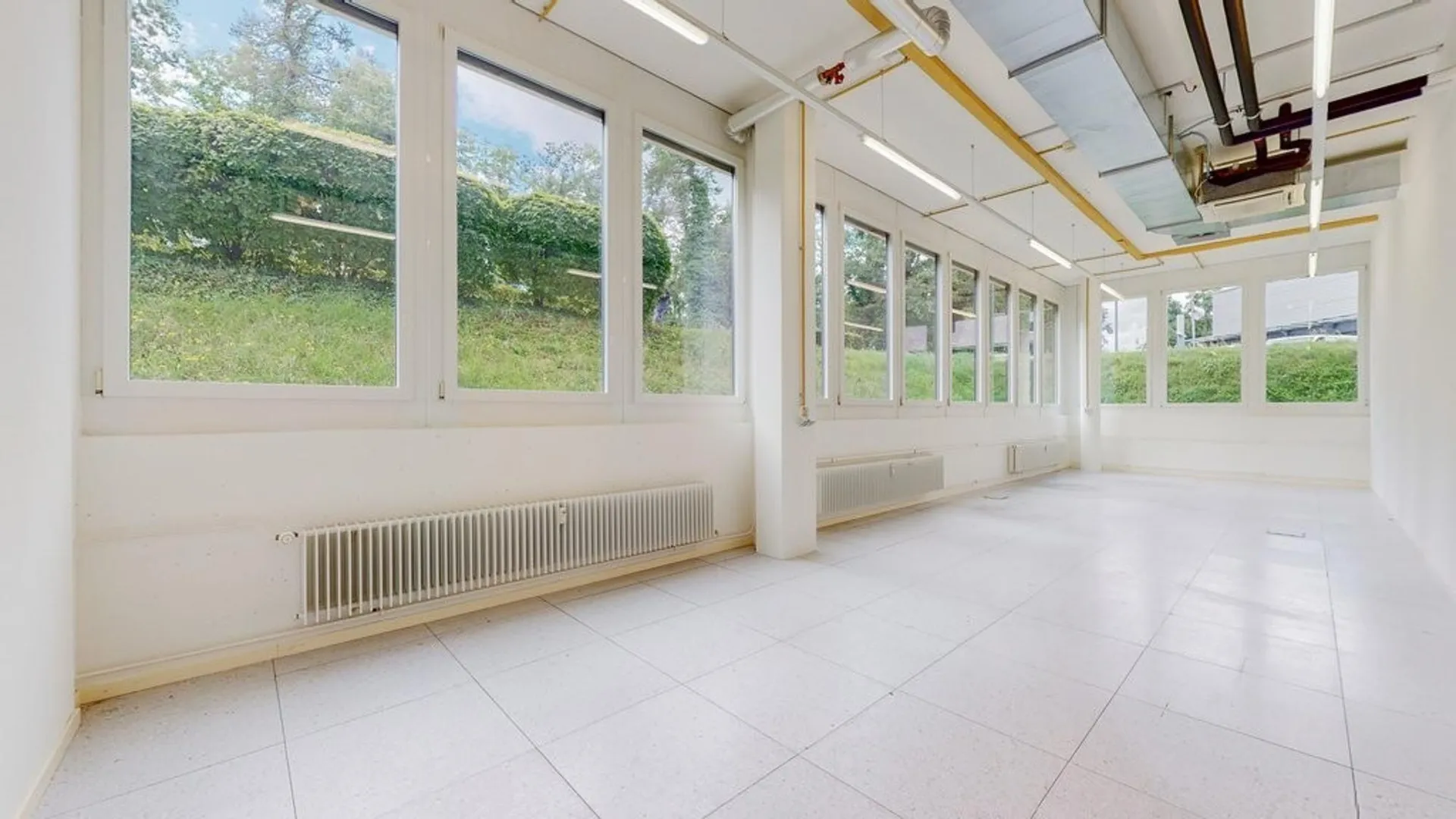 Helle Lager-/ Gewerberäume an der Duggingerstrasse 23 in Reinach