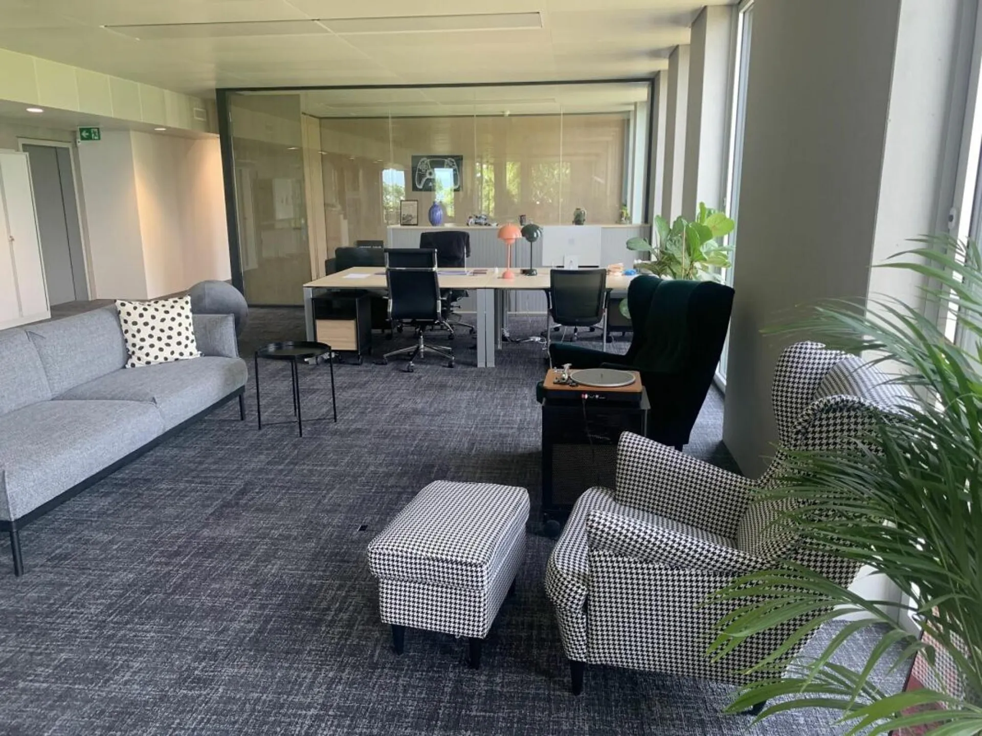Immeuble Minergie, vaud bureaux 900 m2 divisibles Plug & Play avec vue, standing et terrasse