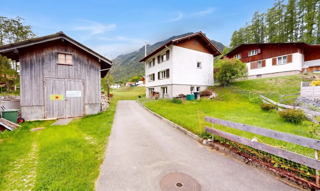 Modernisiertes EFH mit Schopf, Garten und Bergkulisse