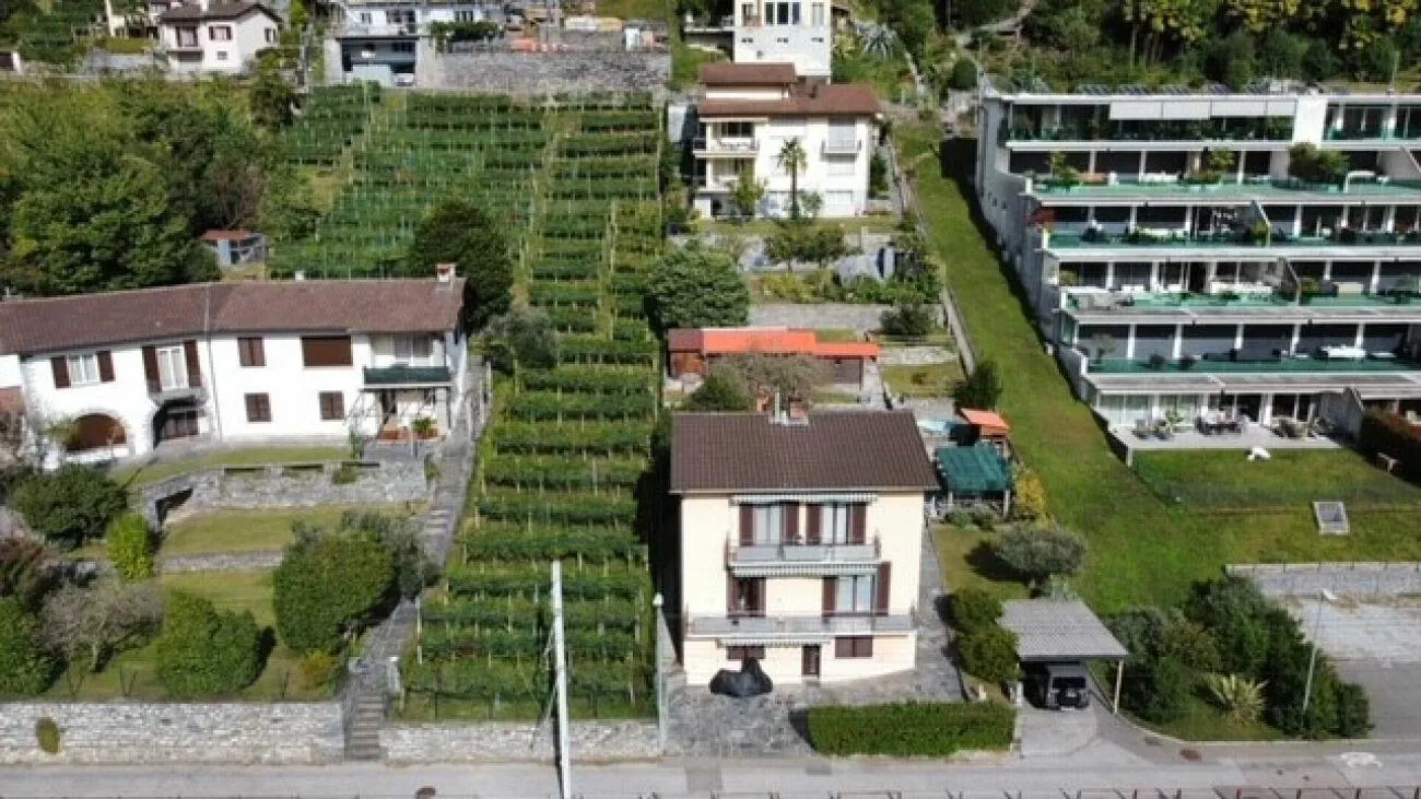 SOLDUNO - ZWEIFAMILIENHAUS MIT GROSSEM GRUNDSTÜCK ZU VERKAUFEN