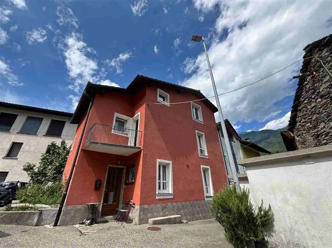 FREI STEHENDES HAUS ZUM VERKAUF - GNOSCA (BELLINZONA)