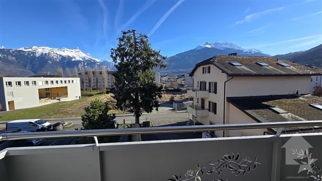4.5-Zimmer-Wohnung mit Balkon