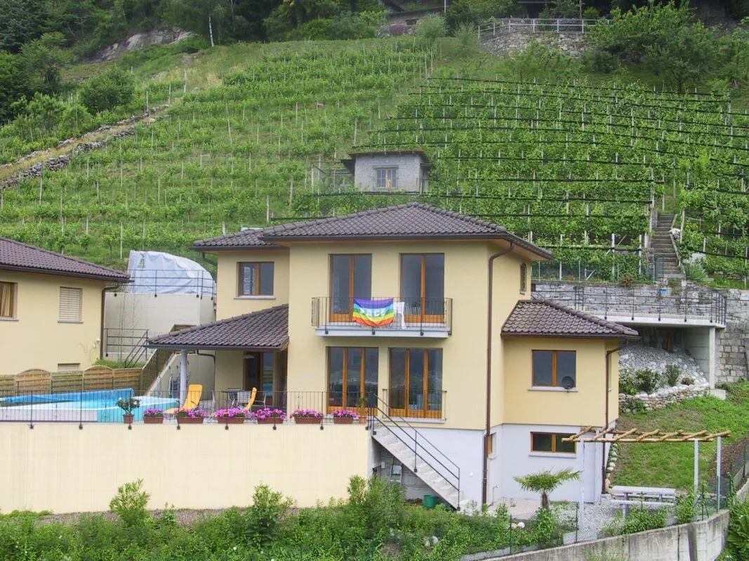 VENDESI A CUGNASCO - Bella casa unifamiliare di 5.5 locali in buoni...