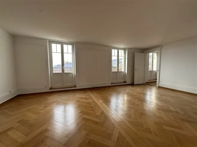 Prächtige 6-Zimmer-Wohnung im obersten Stockwerk eines charaktervollen Gebäudes – Rue Edouard-Desor 3 in Neuchâtel
