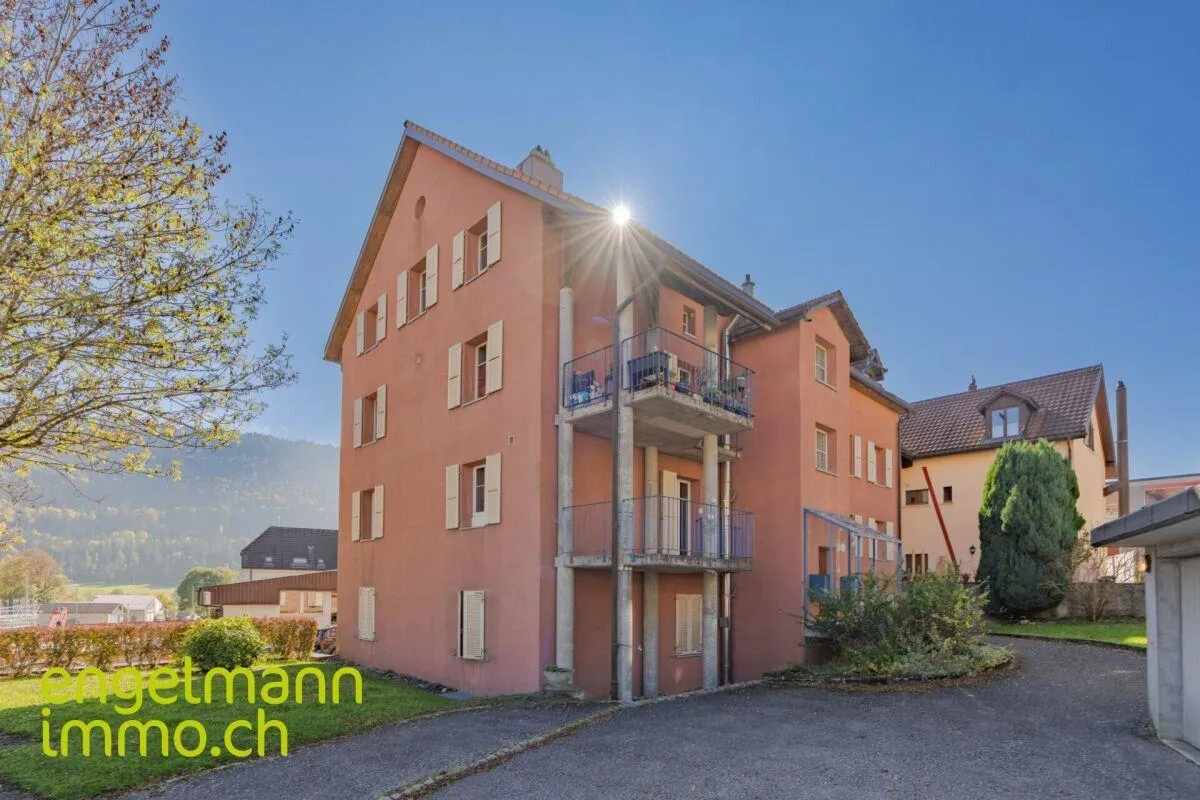 Spacieux appartement en duplex de 8.5 pièces / Grosse 8.5-Zimmer Du...