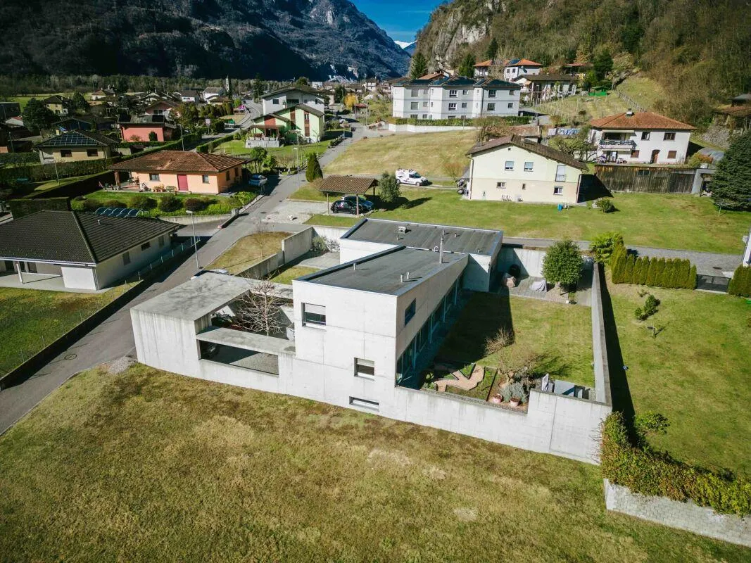 ZU VERKAUFEN IN CRESCIANO - MODERNE UND GROSSZÜGIGE VILLA IN RUHIGE...