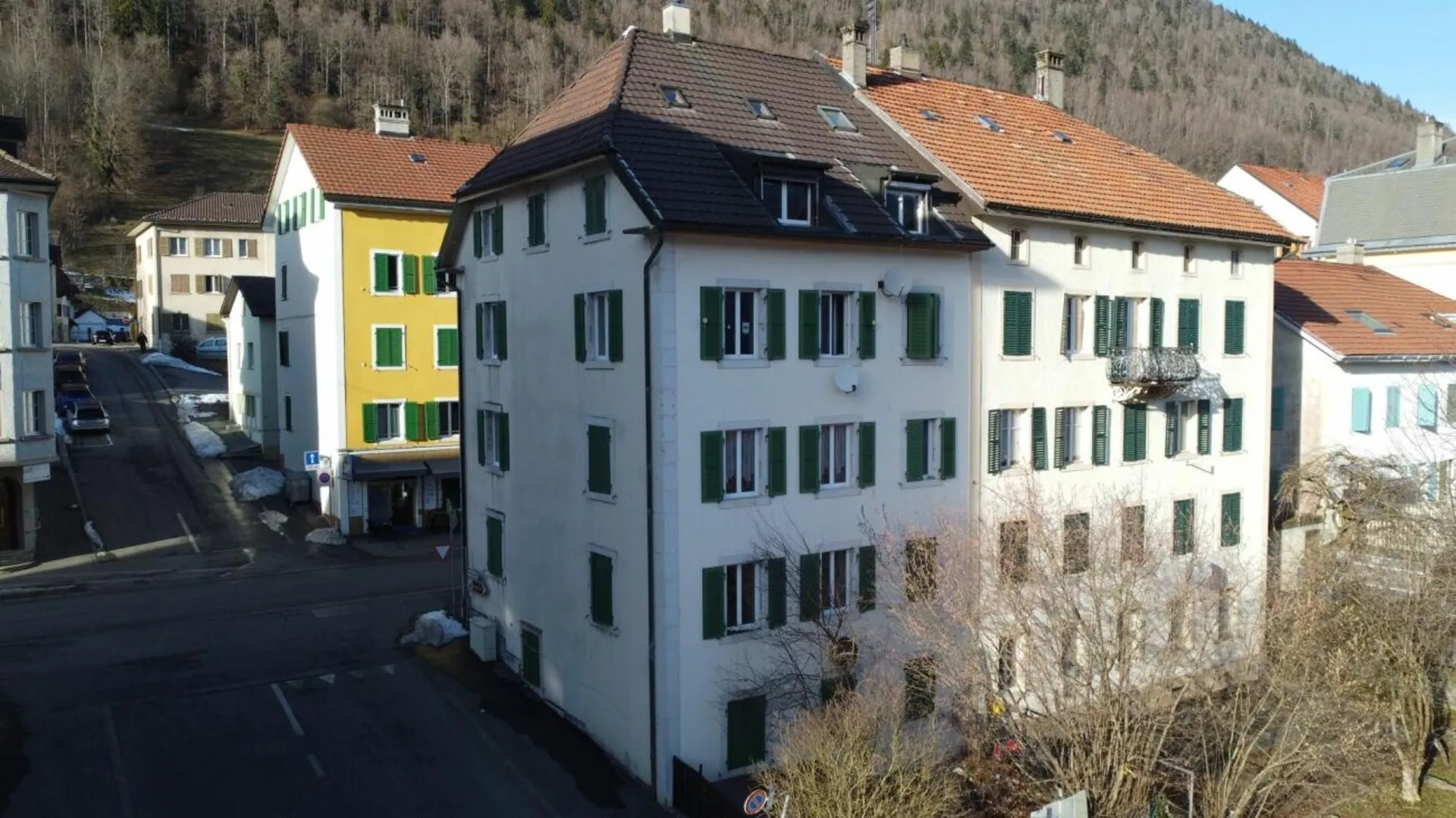 St-Imier, immeuble de 5 appartements avec possibilité d'acquérir 10 garages