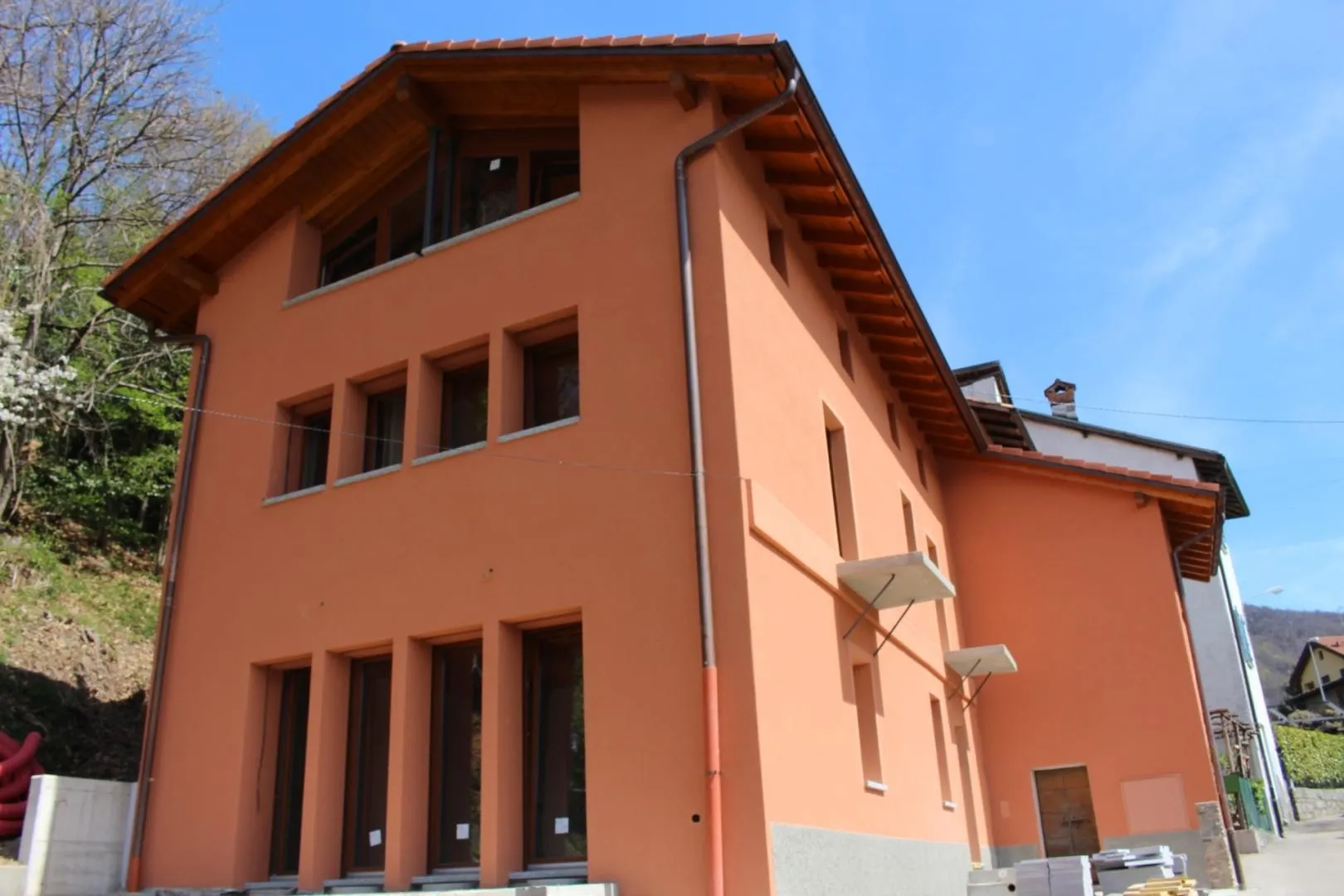 5 1/2-Zimmer-Haus mit Wald und Wiese von 1482 m2 / casa di 5 1/2 lo...