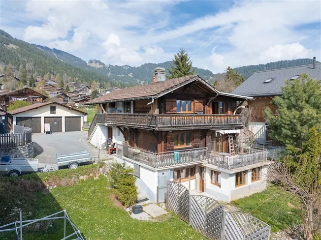 Investitionschalet – 3 unabhängige Wohnhäuser werden teilweise renoviert
Panoramablick und hohes Mietpotenzial