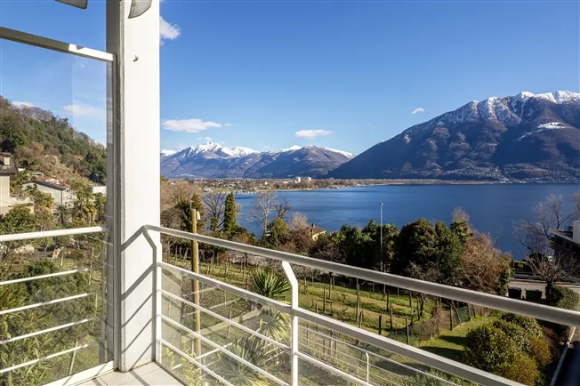 Große Wohnung mit Blick auf den See im Herzen von Minusio