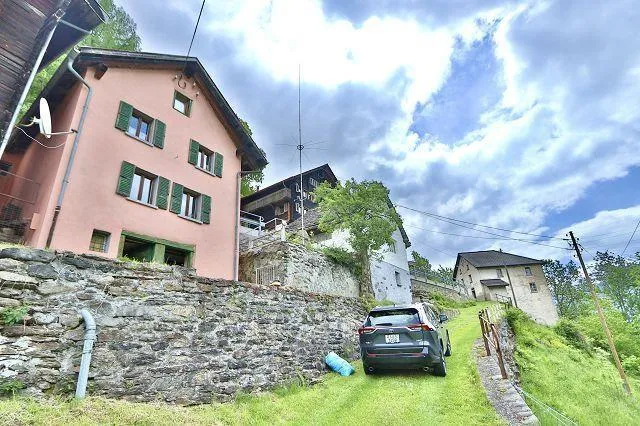 4-Zimmer-Haus mit kleinem Garten an sehr ruhiger, sonniger Aussicht...