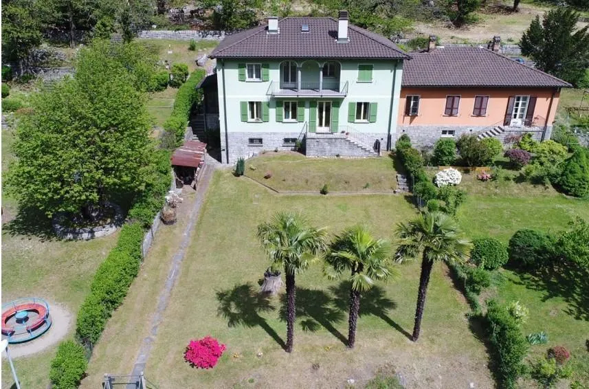Casa 2 livelli con giardino in posizione molto soleggiata, tranquil...