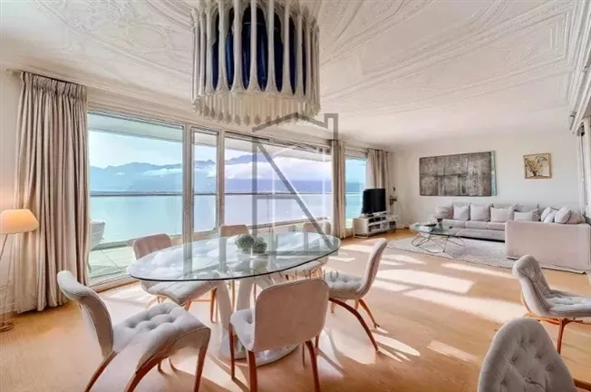Einzigartig! 4.5 Zimmerwohnung mit Panoramablick auf den See!