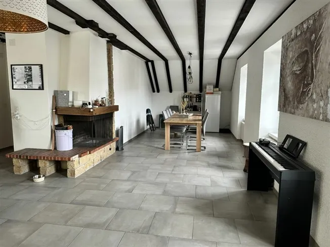 5-Zimmer-Wohnung mit Kamin im 3. OG