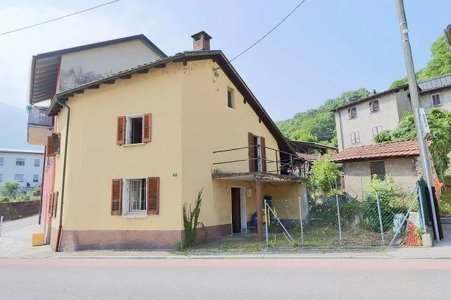 5 1/2-Zimmer-Dorfhaus zum Renovieren oder neu aufbauen / casa di 5 ...
