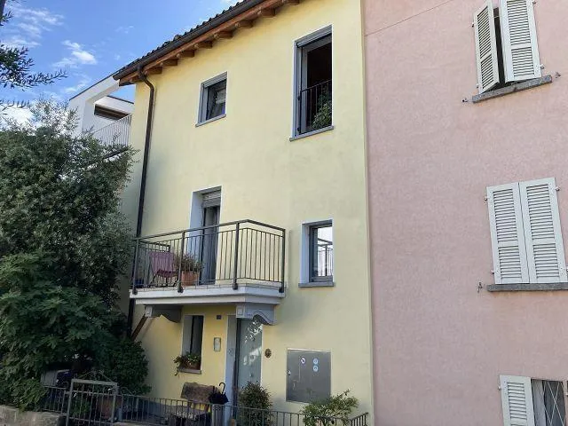6 1/2-Zimmer-Dorfhaus mit Garten und Werkstatt / casa di 6 1/2 loca...