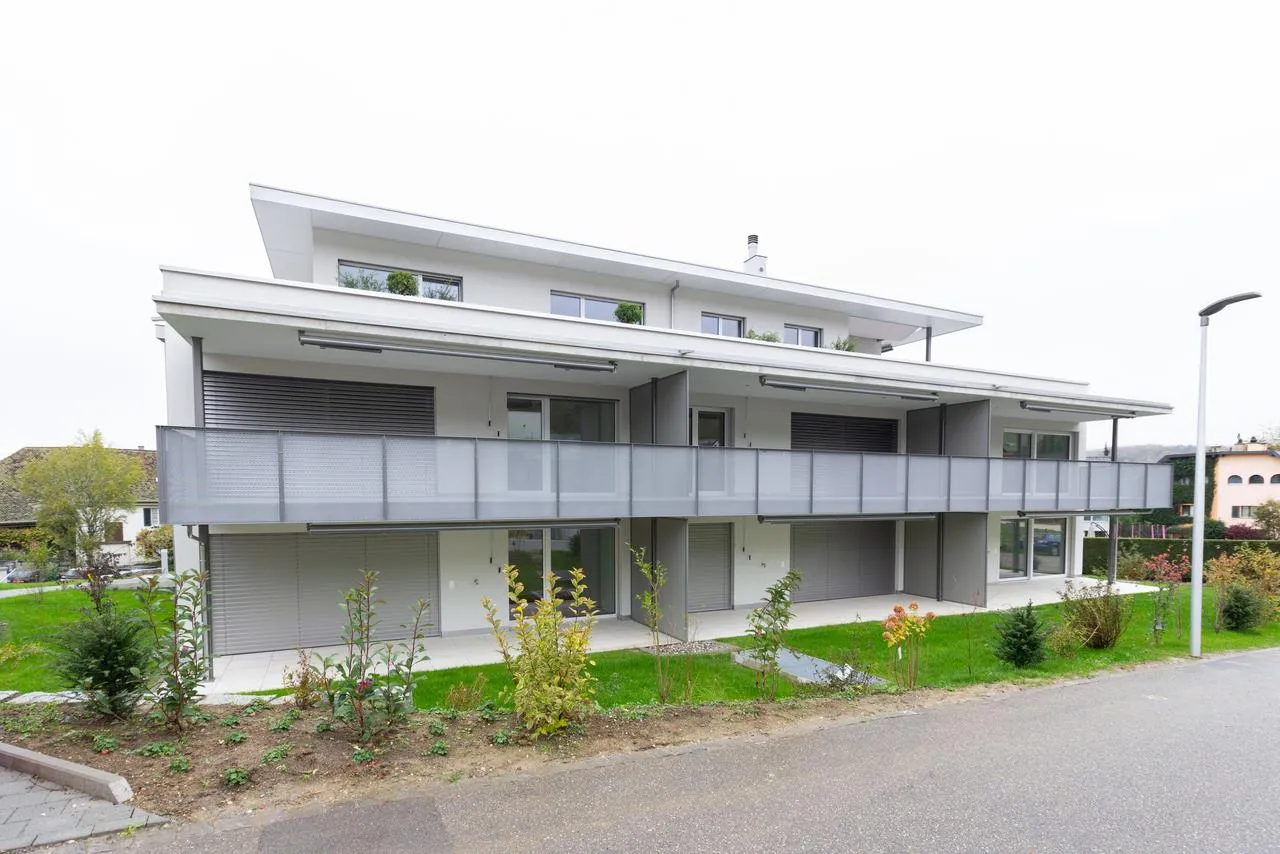 Moderne und grosse 4.5-Zimmerattikawohnung in ruhiger Umgebung