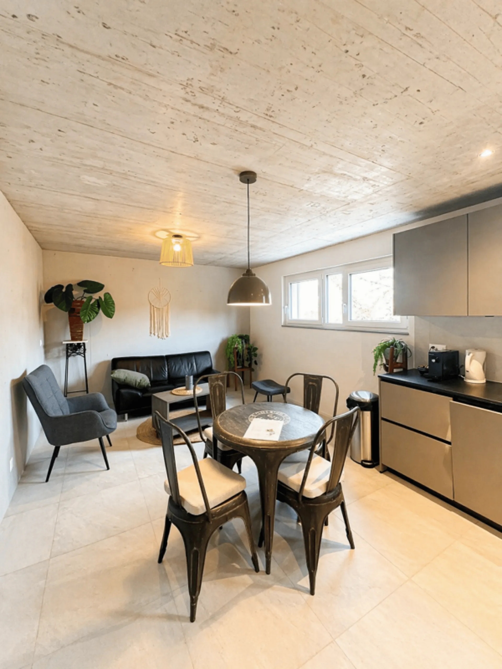 Nouvelle colocation haut de gamme - Chambres meublées avec balcon à 2 pas de la gare de Châtel-St-Denis