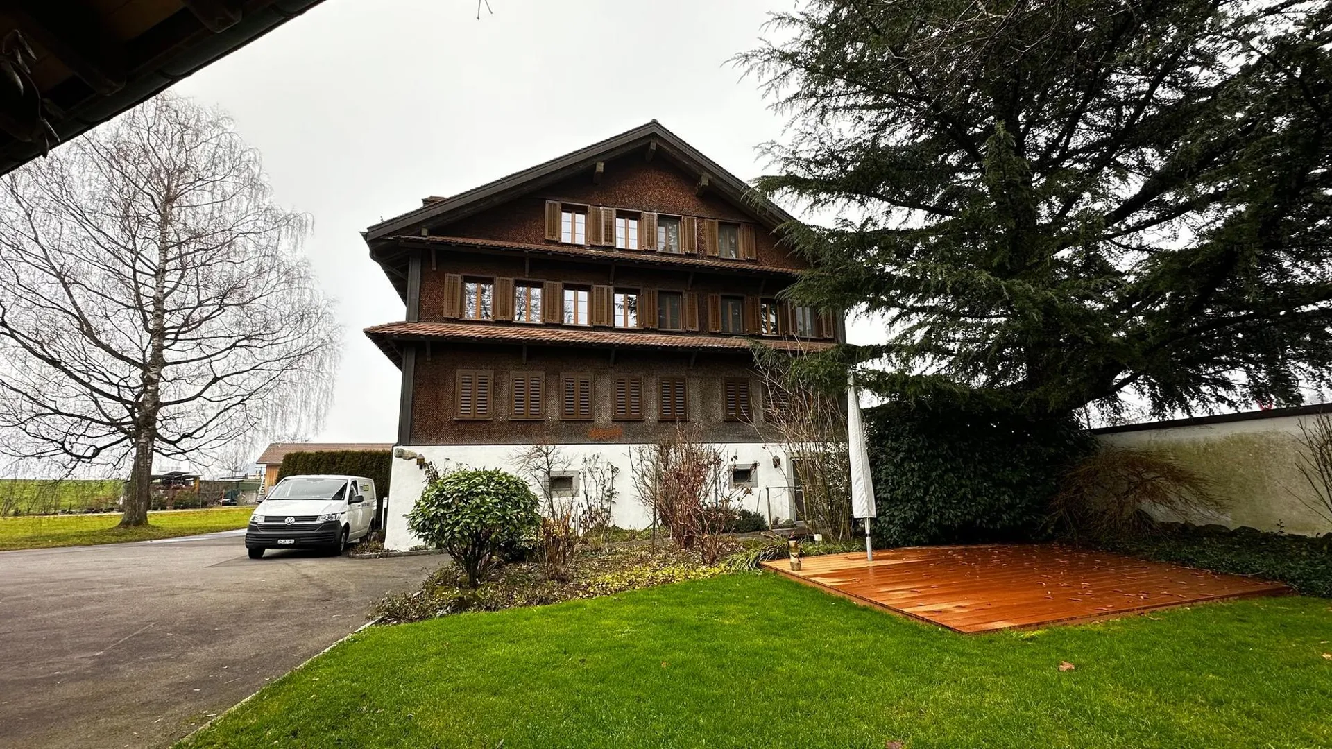 4.5-Zimmer-Wohnung mit Garagenbox in Neuheim zu vermieten
