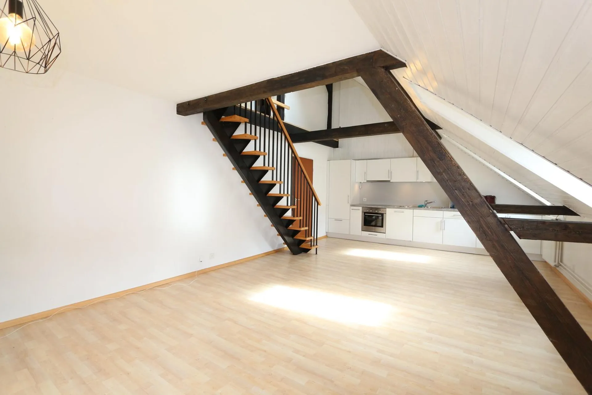 Charmante 2.5-Zimmer-Dachwohnung in Basel-Gundeldingen