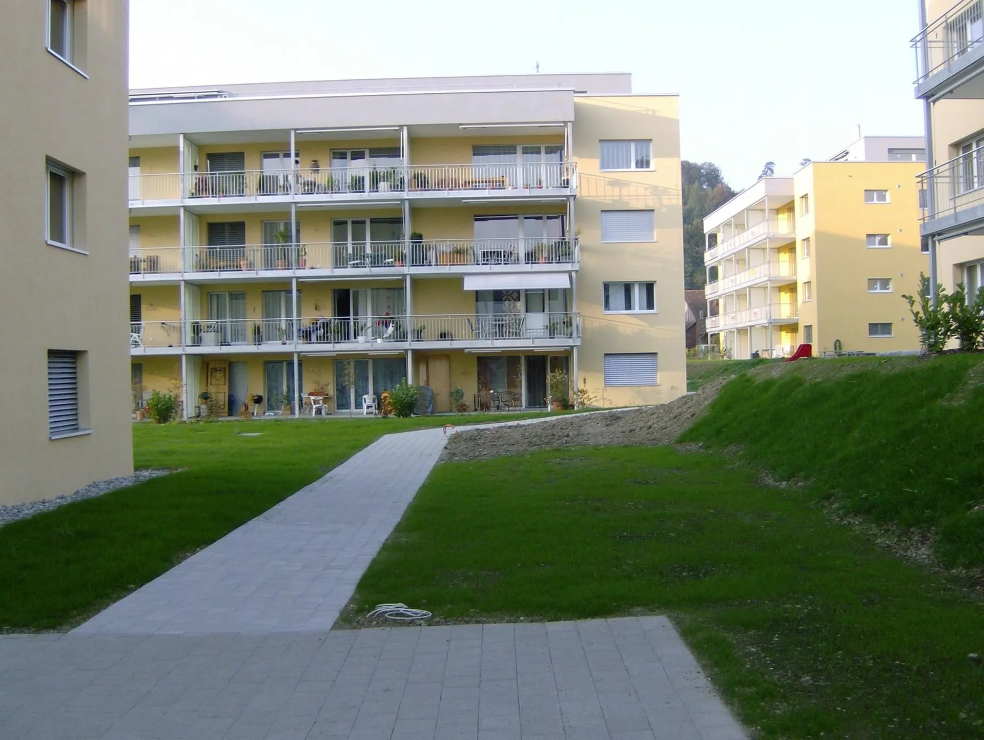Helle 3.5 Zimmer Wohnung mit grossem, sonnigem Balkon