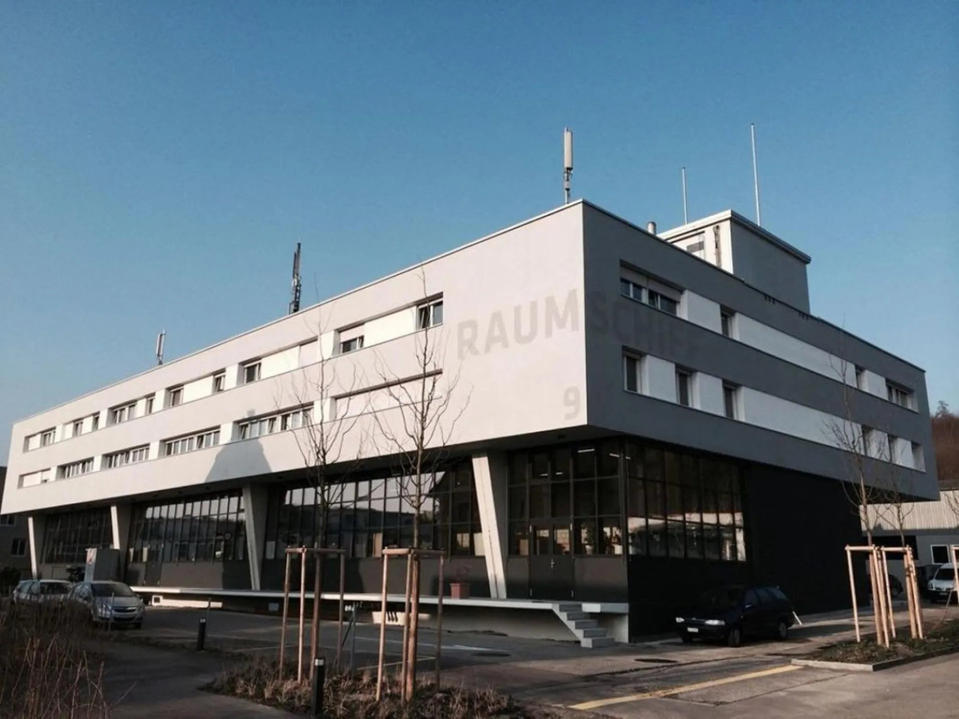 Lagerräume im 1. UG mit direkter Rampe & grossem Warenlift zu mieten