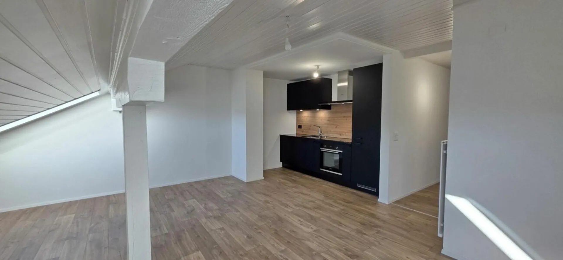 Superbe appartement lumineux rénové de 2,5 pièces à Montet