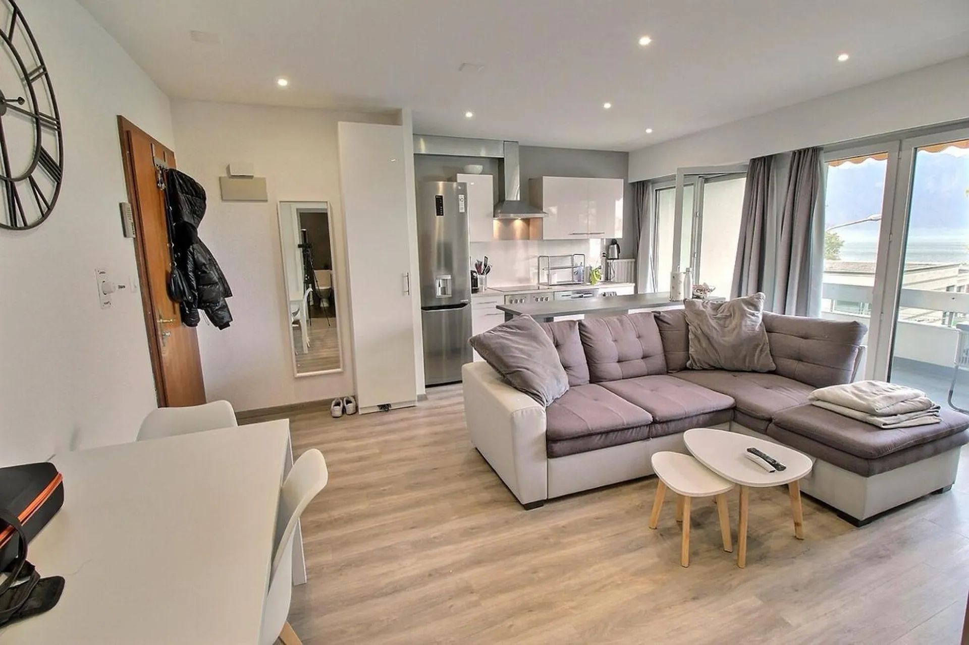 2P meublé avec balcon et dégagement sur le lac