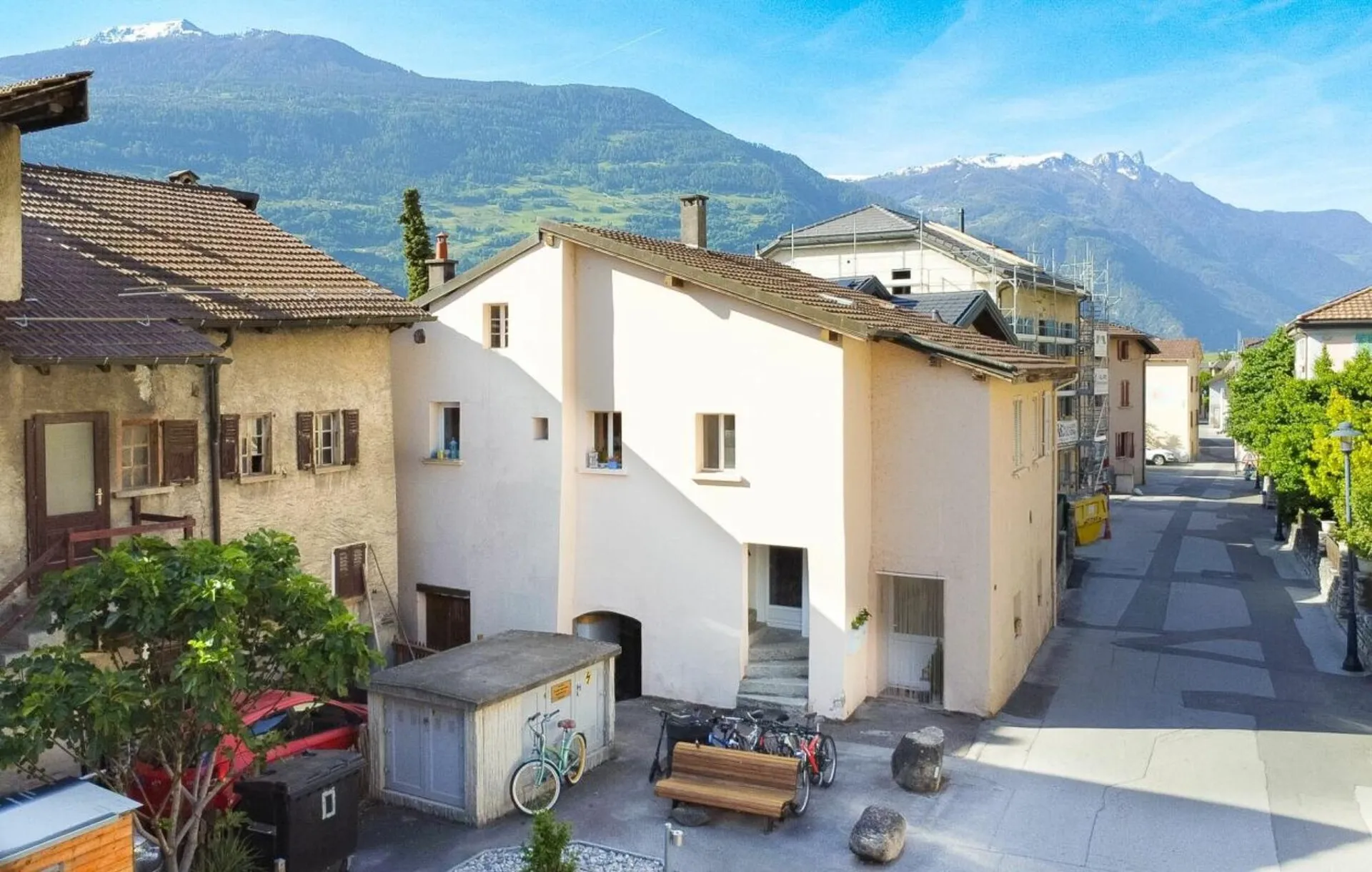 Maison avec 3 appartements au centre d'Ardon