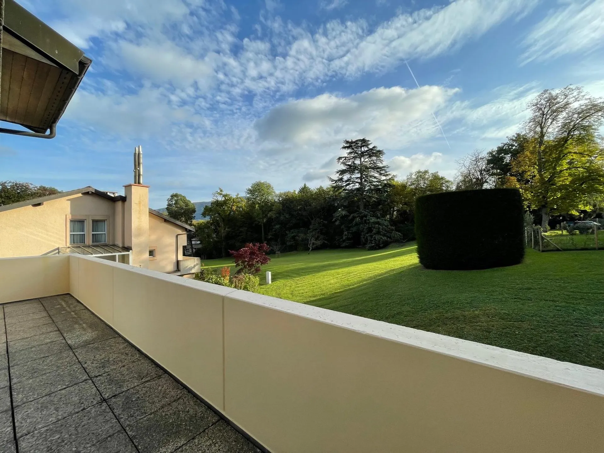 Conches, vue sur le parc de 30'000 m2, magnifique appartement duplex attique de 220 m2