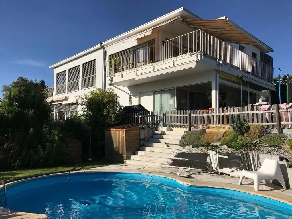 Wohnen im Zweifamilienhaus mit Garten, Schwimmbad und ........