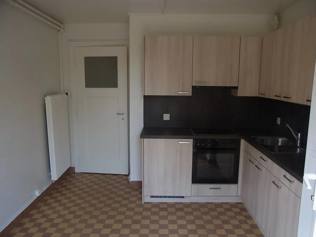 APPARTEMENT DE 2 PCS AU REZ INFERIEUR
