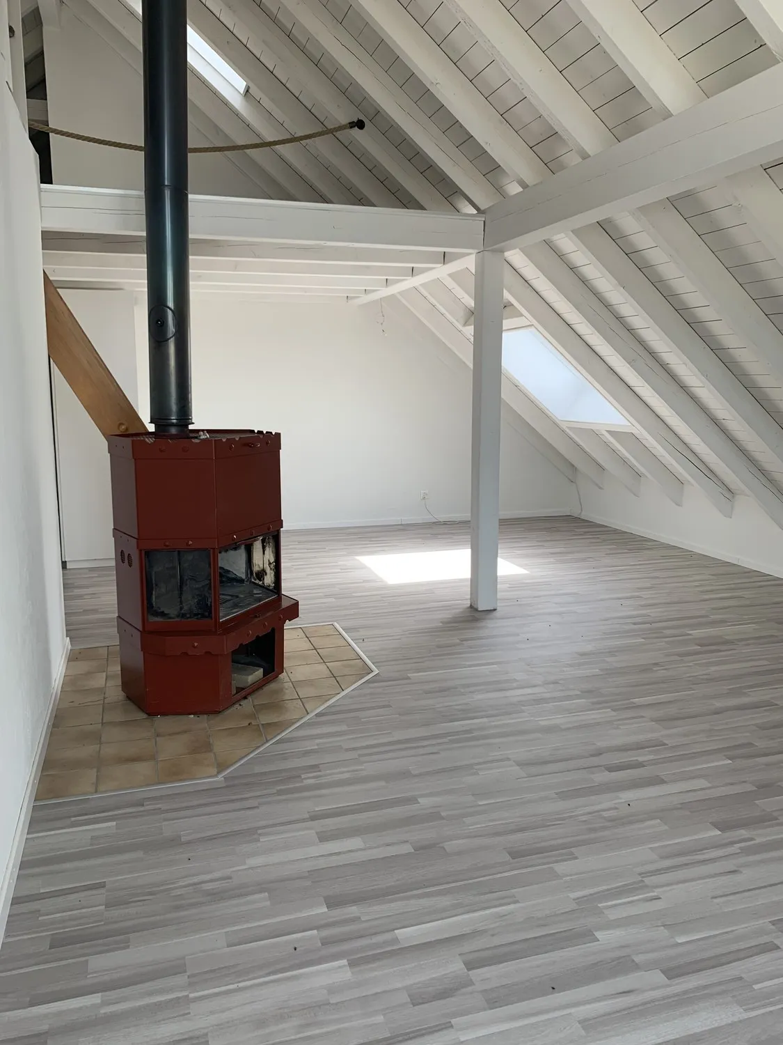 moderne 3-Zimmer- Attikawohnung mit Schwedenofen