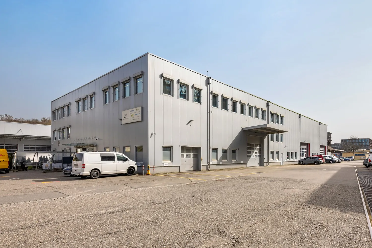 Flexible Gewerbeflächen mit Lager-, Büro- und Showroomflächen in Ittigen bei Bern