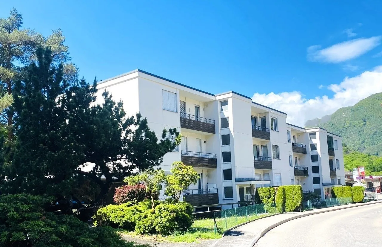 APPARTAMENTO 4.5 LOCALI RISTRUTTURATO - PISCINA CONDOMINIALE