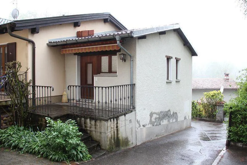 2-Zimmer-Hausteil mit kleiner Terrasse / casa di 2 locali con terrazza