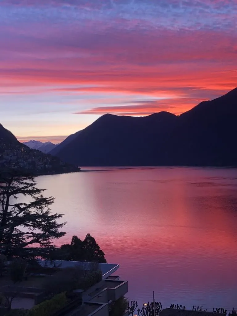 "Magnifico appartamento di 5.5 locali con vista lago a Lugano"