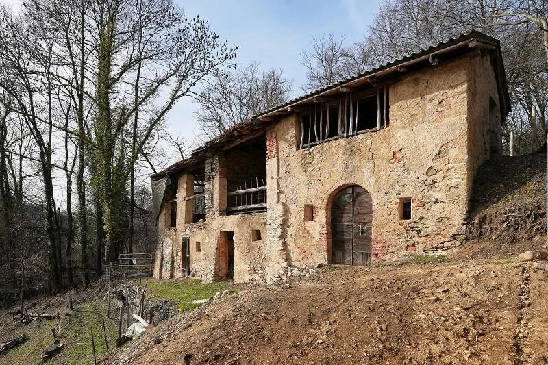 Grosses Rustico an Alleinlage mit sehr viel Umschwung / grande rust...