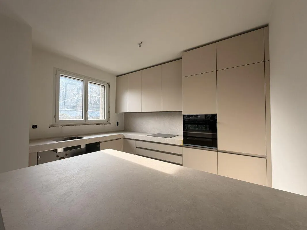 LUGANO-LORETO · RESIDENZA CASSARINETTA · 5.5 LOCALI CON GIARDINO PR...