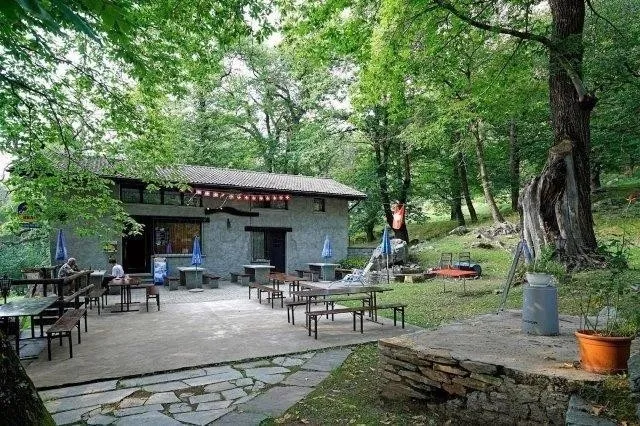Grotto mit 3 Zimmern / Grotto con 3 camere