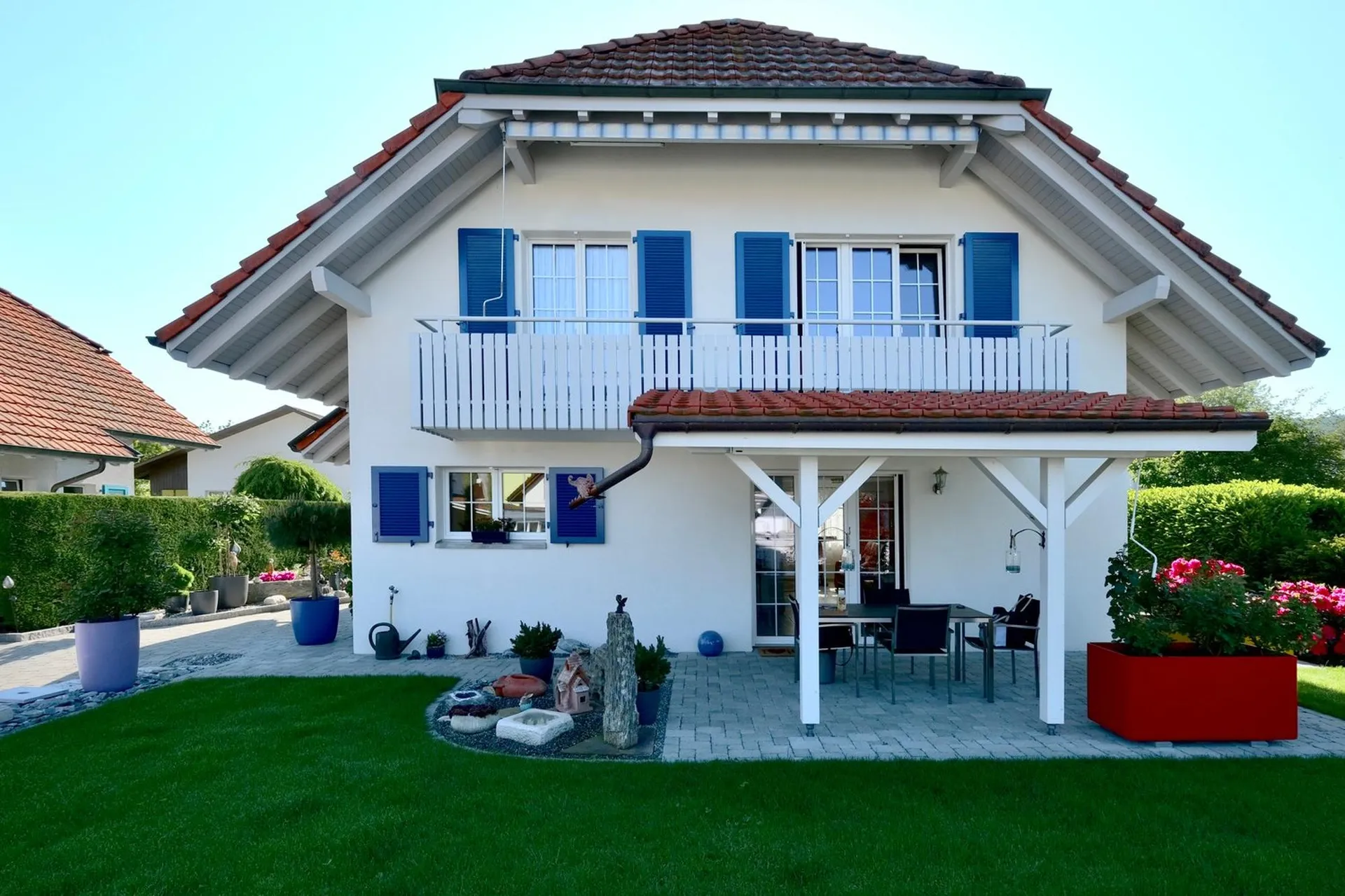 Ein charmantes, sehr gepflegtes Zuhause mit bezauberndem Garten sucht neuen Eigentümer.