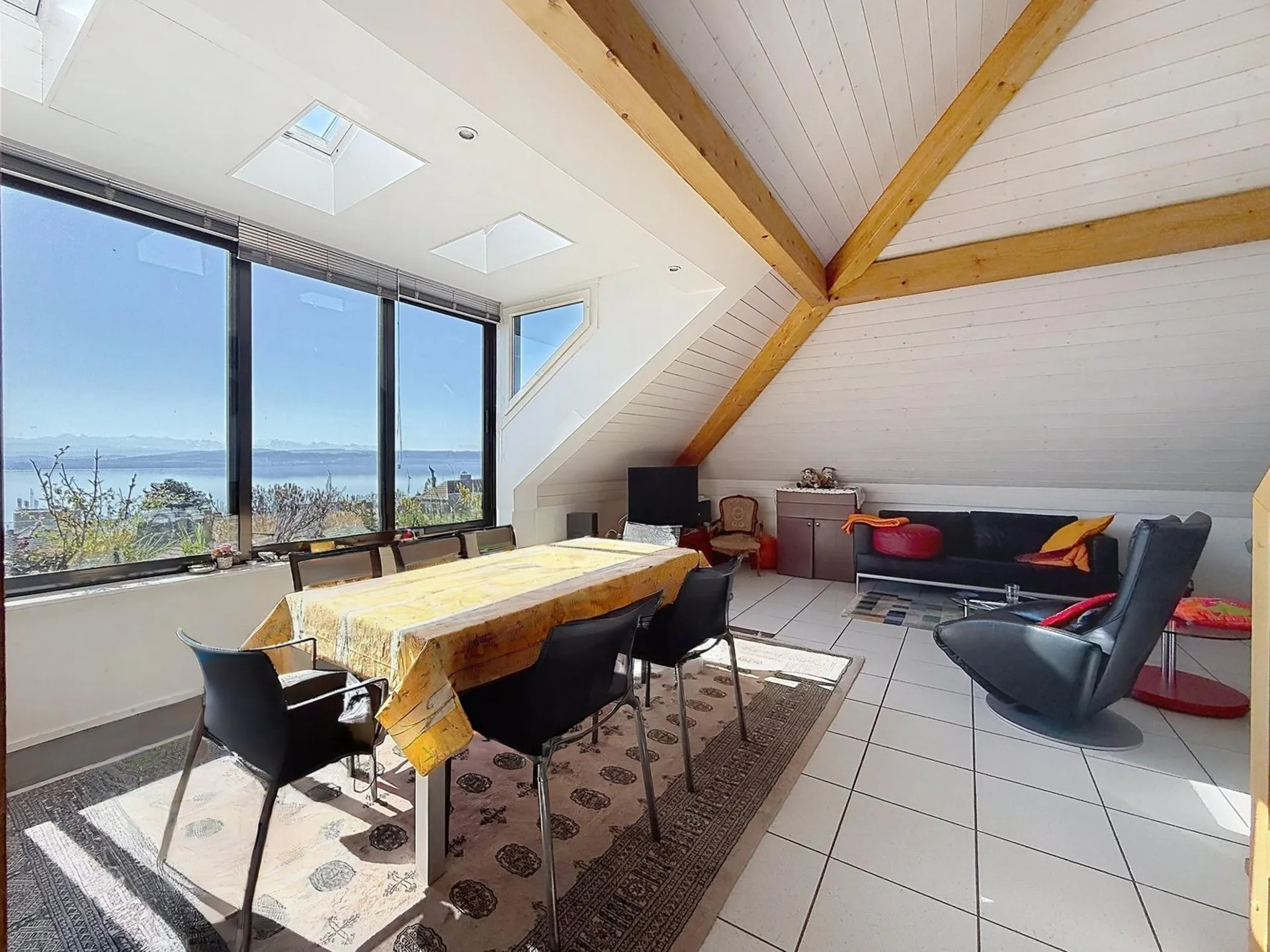 Duplex avec vue panoramique sur le lac et les Alpes – Gorgier