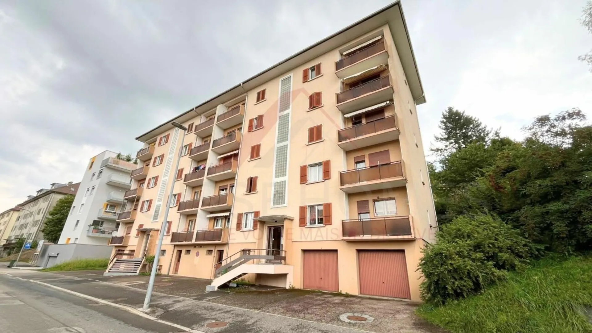Le Locle - Appartement 3.5 pièces avec balcon, luminosité et beau potentiel