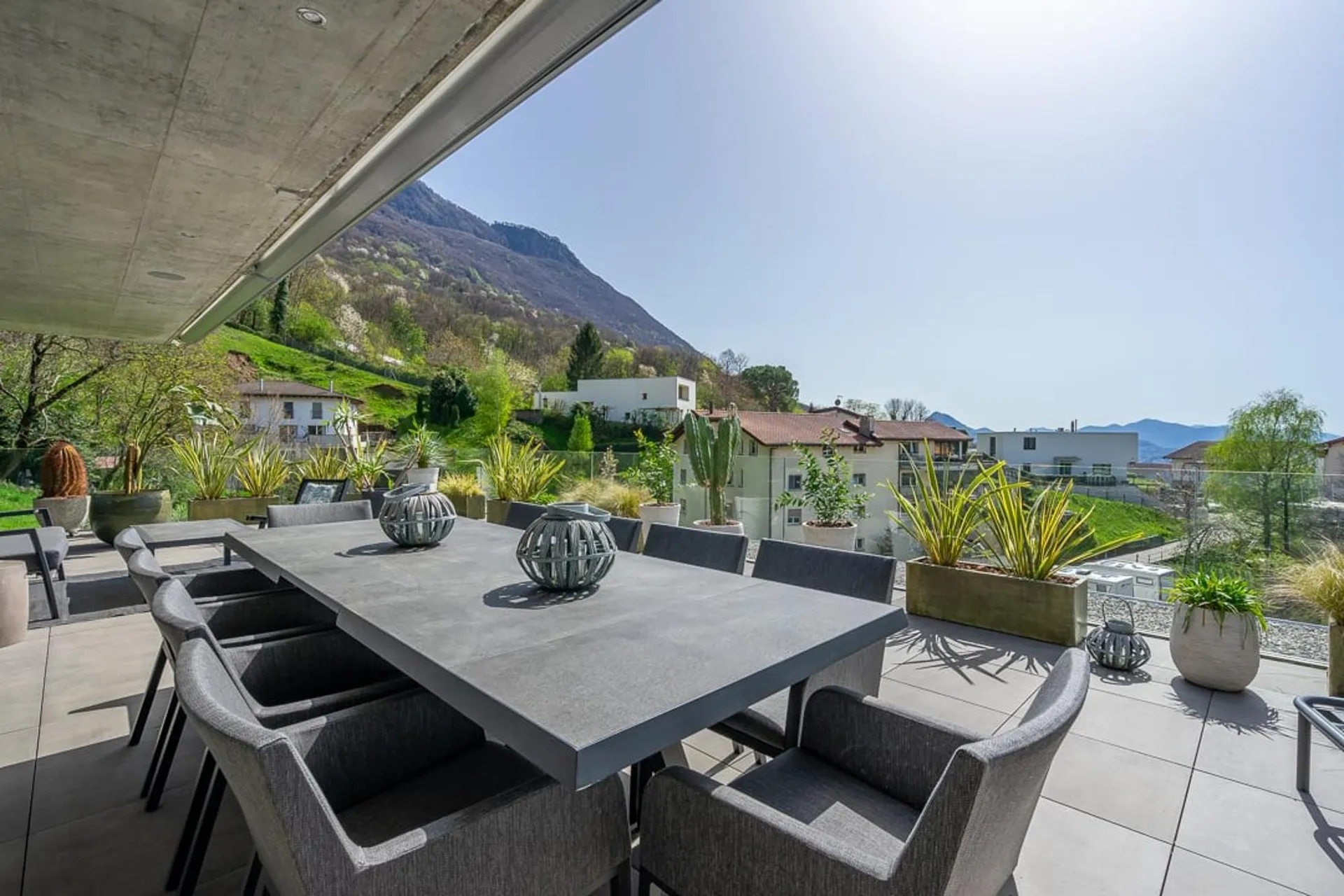 Immaginate di tornare a casa in questo splendido attico duplex con terrazza panoramica